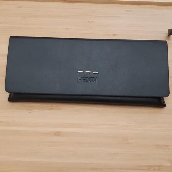 Authentic Fendi sunglasses - Picture 6 of 6